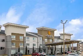 Photograph of La Quinta Inn & Suites, Fayetteville