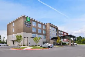 Photograph of Holiday Inn Express, Siloam Springs