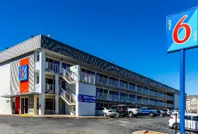Photograph of Motel 6, Little Rock
