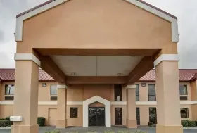 Photograph of Quality Inn, Pine Bluff