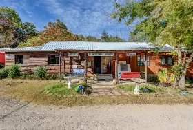 Photograph of Blackburns Resort And Boat Rental, Mountain Home