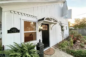 Photograph of The Carriage House Inn, Mena