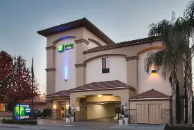Photograph of Holiday Inn Express, Redwood City