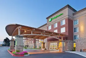 Photograph of Holiday Inn & Suites Oakland - Airport, Oakland