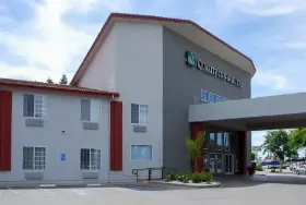 Photograph of Comfort Suites, Fresno