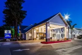 Photograph of Best Western Town & Country Lodge, Tulare