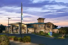 Photograph of Holiday Inn Express, Mckinleyville
