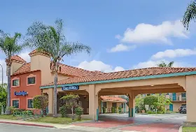 Photograph of Travelodge, Lynwood