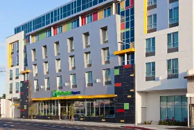 Photograph of Holiday Inn Express, North Hollywood