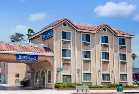 Photograph of Travelodge, Pasadena