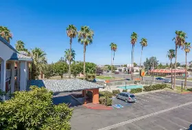 Photograph of Super 8, Bakersfield