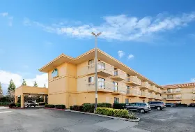 Photograph of La Quinta Inn & Suites, Hayward