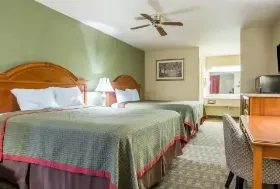 Photograph of Rodeway Inn, Delano