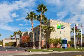 Photograph of Holiday Inn Express, Vacaville
