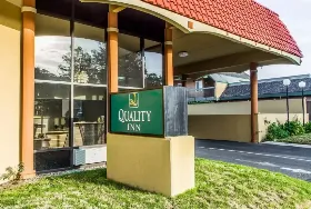 Photograph of Quality Inn Martinez, 
