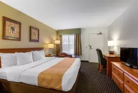 Photograph of Quality Inn, Palm Springs