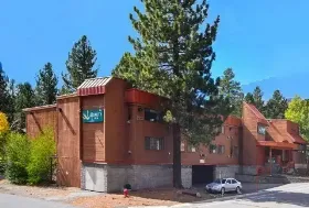 Photograph of Quality Inn, Mammoth Lakes
