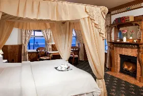 Photograph of Dorymans Oceanfront Inn, Newport Beach