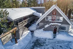 Photograph of Cinnamon Bear Inn Bed And Breakfast, Mammoth Lakes