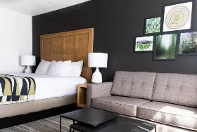 Photograph of Oxford Suites Redding, Redding