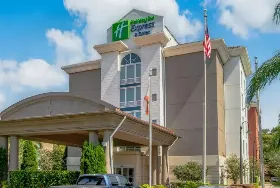 Photograph of Holiday Inn Express & Suites, Lake Forest