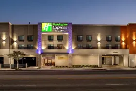 Photograph of Holiday Inn Express, Chatsworth