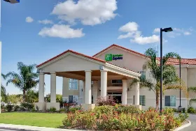 Photograph of Holiday Inn Express, Delano