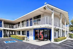 Photograph of Motel 6, Walnut Creek