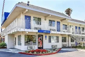 Photograph of Motel 6, Pleasanton