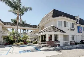 Photograph of Motel 6, Westminster