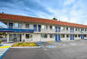 Photograph of Motel 6, Vacaville