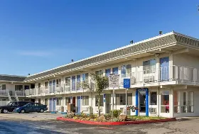 Photograph of Motel 6, Hayward