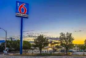 Photograph of Motel 6, Red Bluff