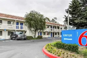 Photograph of Motel 6 ( North ), Salinas