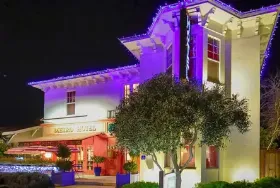 Photograph of Metro Hotel and Cafe, Petaluma
