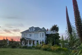 Photograph of Weller House Inn, Fort Bragg