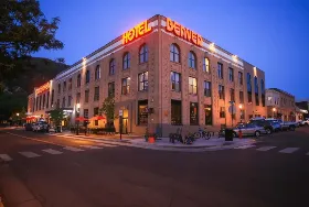 Photograph of Hotel Denver, Glenwood Springs