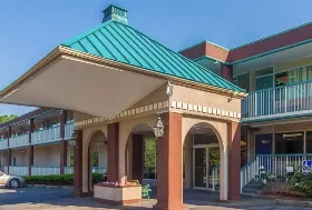Photograph of Motel 6, Groton