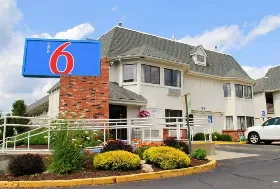 Photograph of Motel 6, Enfield
