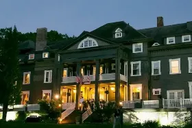 Photograph of Wake Robin Inn, Lakeville