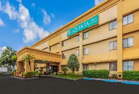 Photograph of La Quinta Inn & Suites, Orlando