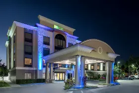 Photograph of Holiday Inn Express, Bartow
