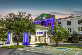 Photograph of Holiday Inn Express, Silver Springs
