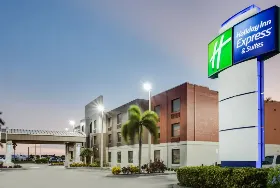 Photograph of Holiday Inn Express, Clewiston