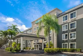 Photograph of La Quinta Inn & Suites, Naples