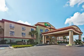 Photograph of Holiday Inn Express, Live Oak