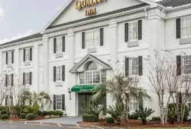 Photograph of Quality Inn, Lake City