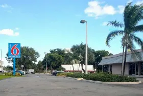 Photograph of Motel 6, Miami