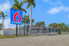 Photograph of Motel 6, Venice