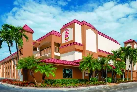 Photograph of Red Roof PLUS+ & Suites Naples Downtown-5th Ave S, Naples